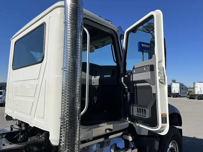 2026 MACK GR64Fe664c266560365692a43e93b8c5ea86e