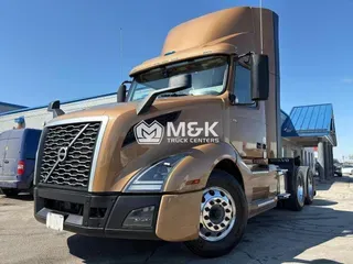 2023 VOLVO VNL64T300