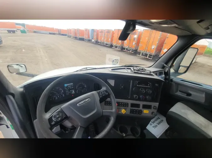 2020 Freightliner Cascadia 126
