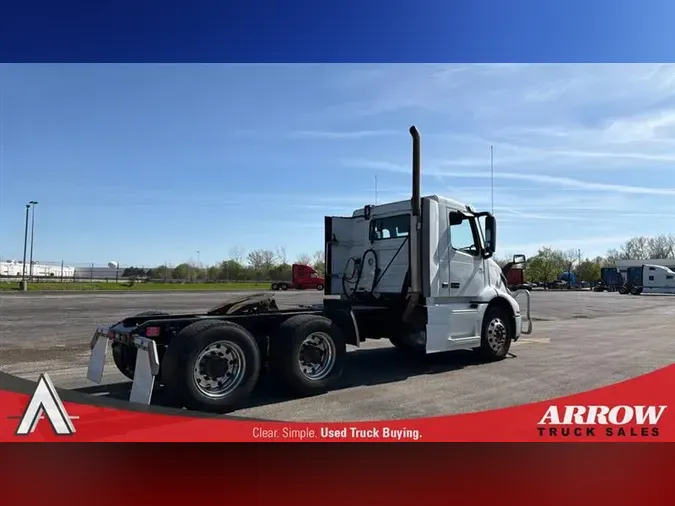 2023 VOLVO VNR64T300
