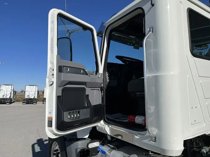 2026 MACK GR64Fe66adc8c1bcd09f5aff5910fb7f62609