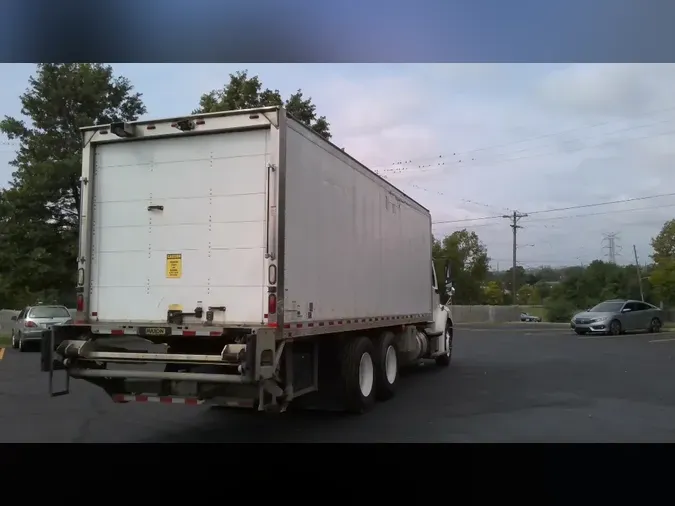 2016 Freightliner M211264S