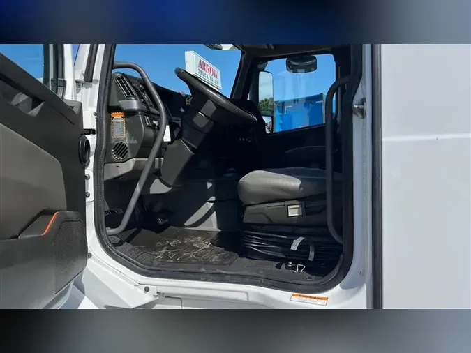 2019 VOLVO VNL760