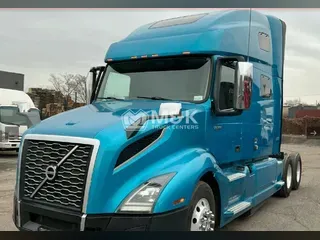 2021 VOLVO VNL64T760