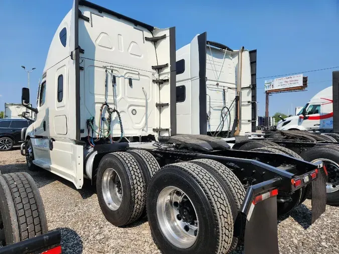 2020 FREIGHTLINER CASCADIA CA126