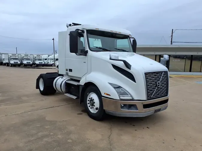 2019 VOLVO VNL42T 300
