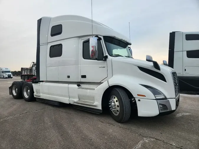 2021 VOLVO VNL64T860