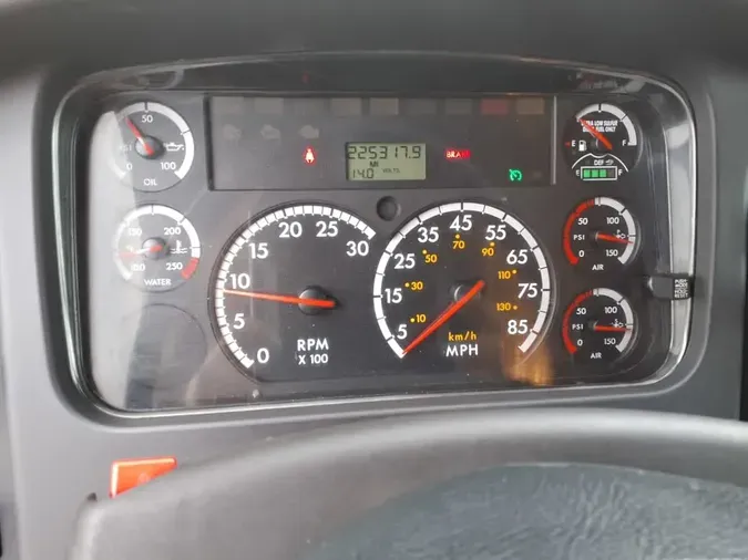 2014 FREIGHTLINER/MERCEDES M2 106