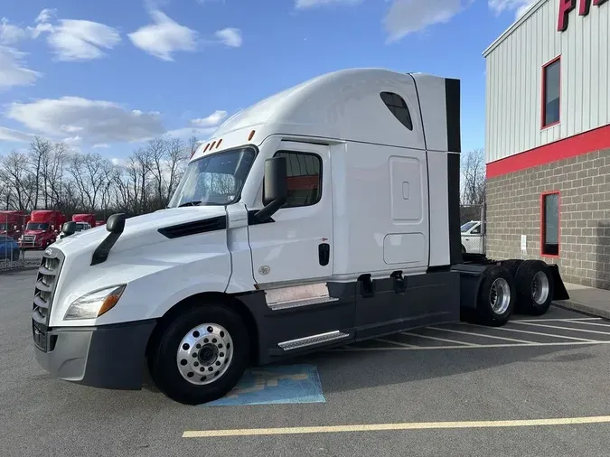 2023 Freightliner Cascadia&reg;e67b43833bbf87753a1811fdcc8393f6