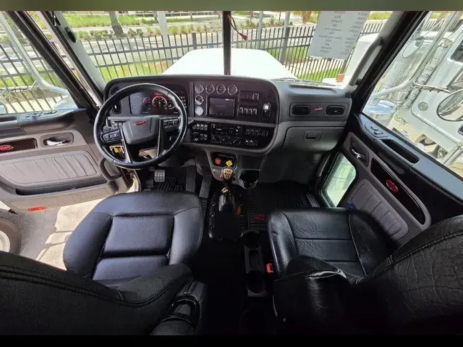 2023 Peterbilt 389