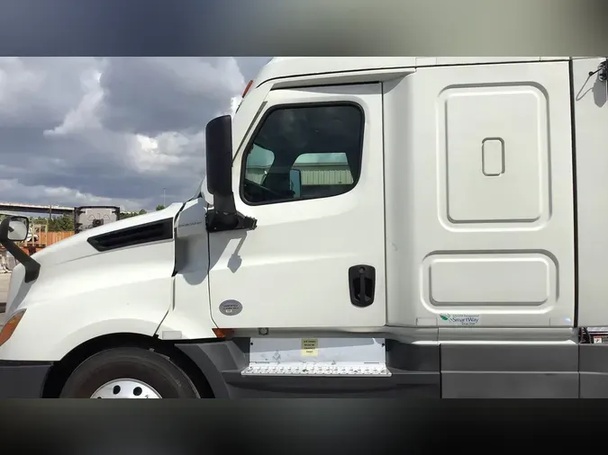 2021 Freightliner Cascadia 126