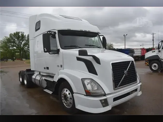 2013 VOLVO VNL64T670