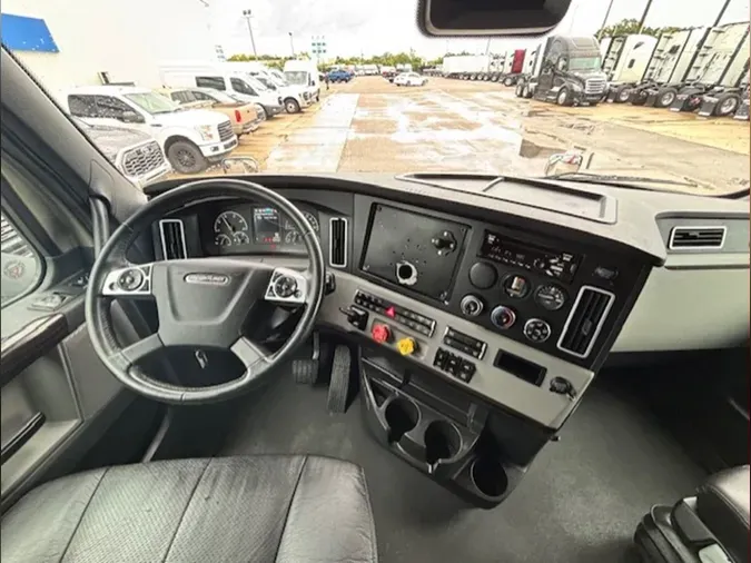 2022 Freightliner Cascadia 126