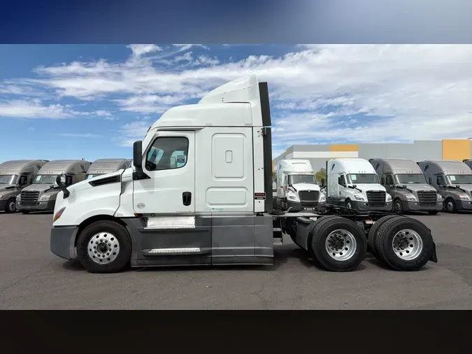2022 Freightliner Cascadia 126e67f2f3915fe85e3dc7441cb0727f423