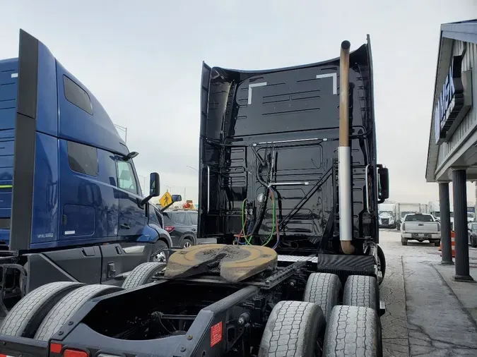 2022 VOLVO VNL64T760