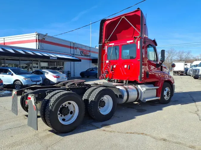 2019 FREIGHTLINER/MERCEDES CASCADIA 125