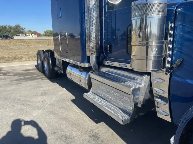 2024 Peterbilt 389