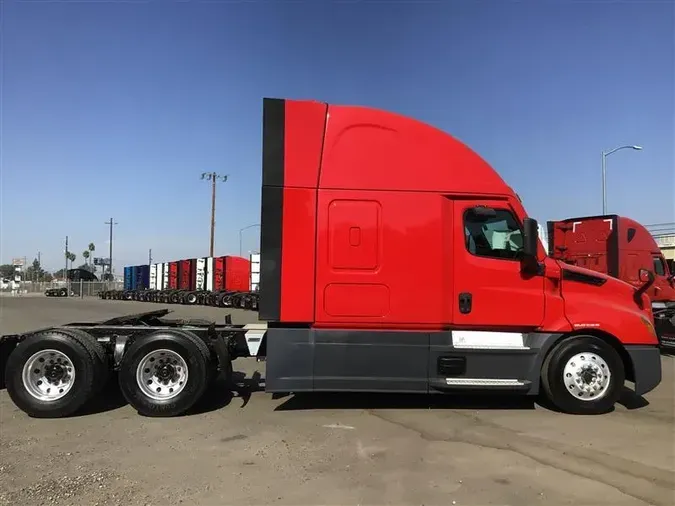 2021 FREIGHTLINER CASCADEVO1