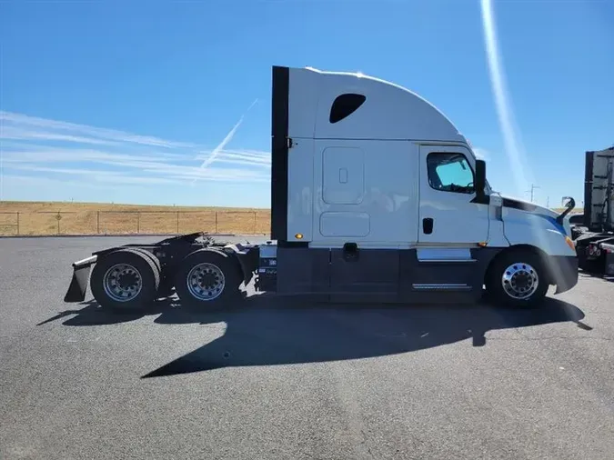 2020 FREIGHTLINER CA126