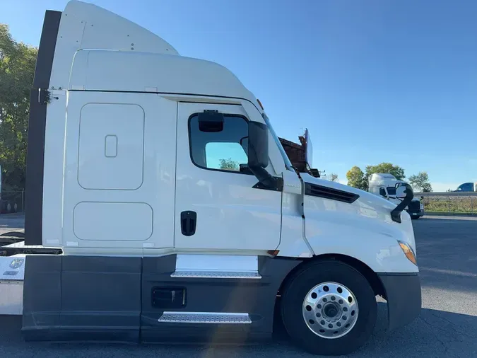 2021 Freightliner Cascadia 126e68a8da176418491f233c1143c7a44c5