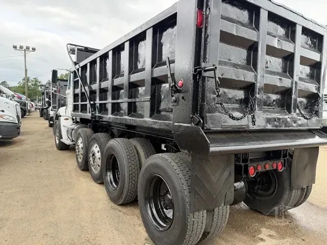 2005 FREIGHTLINER BUSINESS CLASS M2 112