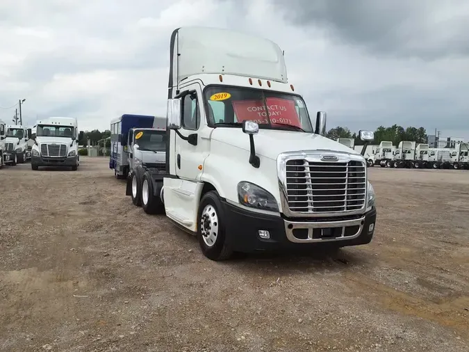 2019 FREIGHTLINER/MERCEDES CASCADIA 125