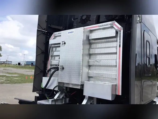 2023 Freightliner Cascadia 126