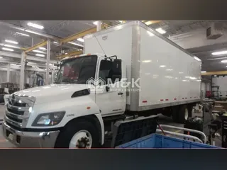 2017 HINO 268A