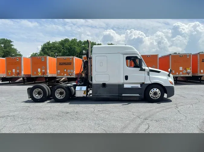 2020 Freightliner Cascadia 126