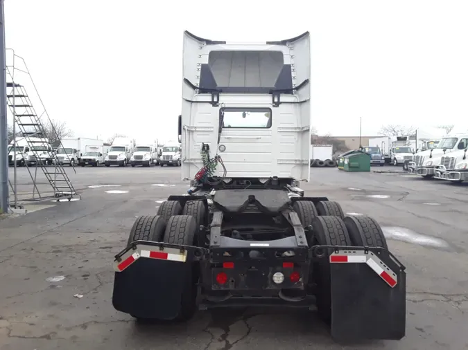 2020 VOLVO VNL64T-300