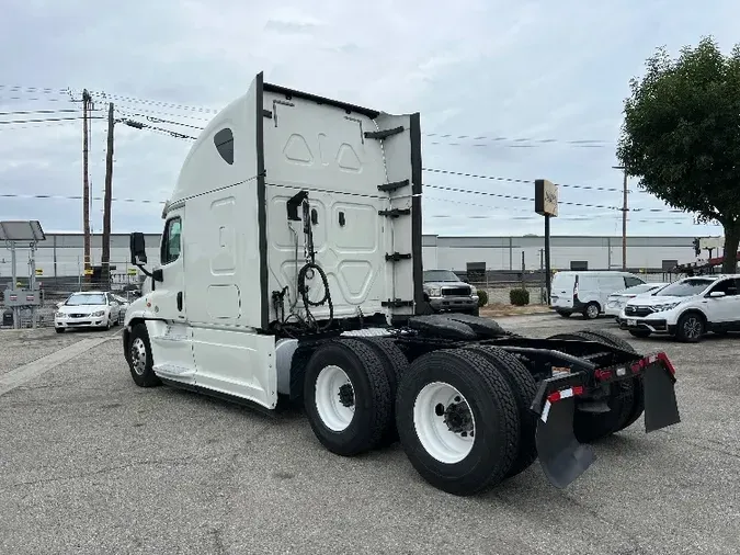 2019 Freightliner X12564ST