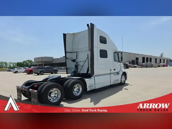 2021 VOLVO VNL860