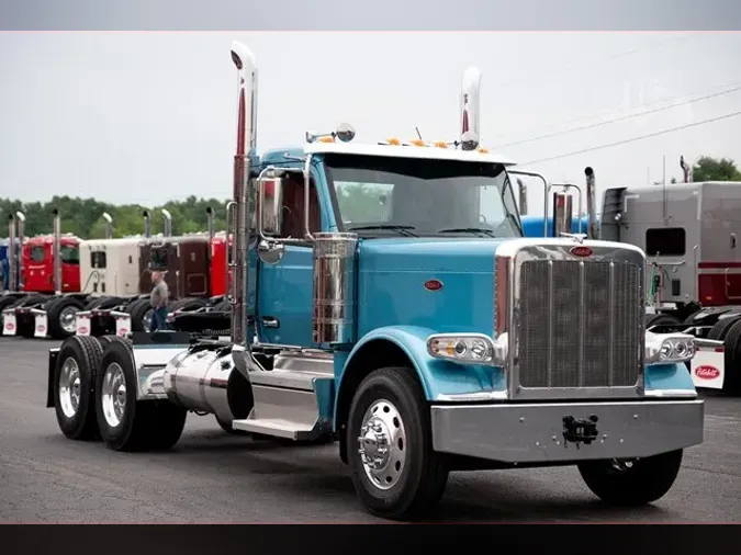 2025 PETERBILT 589