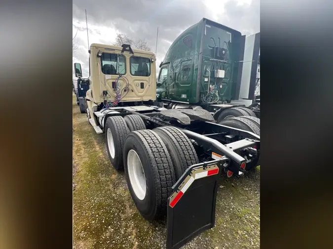 2016 FREIGHTLINER/MERCEDES CASCADIA 125e6a7b88a2aa2944844c2ffb006056ab3