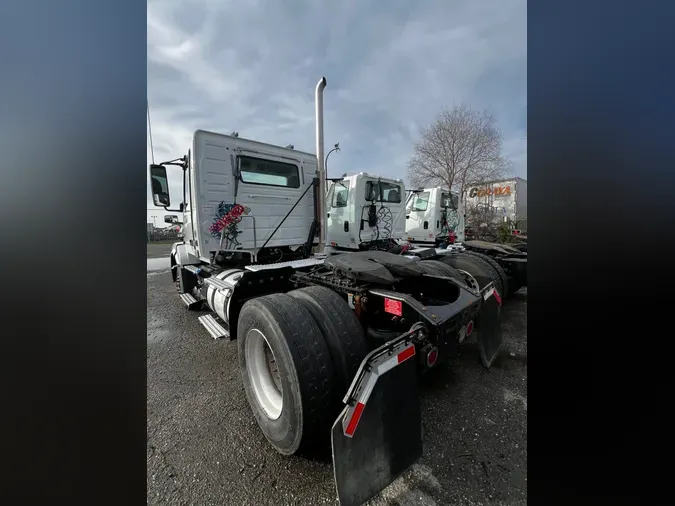 2016 VOLVO VNL42TRACTOR