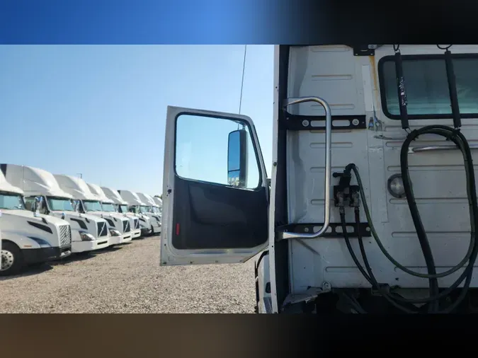 2019 Volvo VNL300