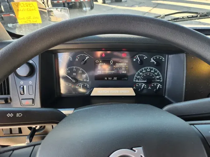 2023 VOLVO VNL64T760