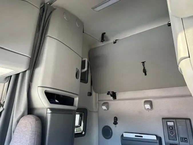 2019 VOLVO VNL64T760