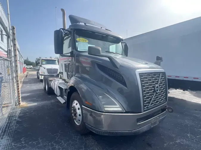 2019 VOLVO VNL64T-300