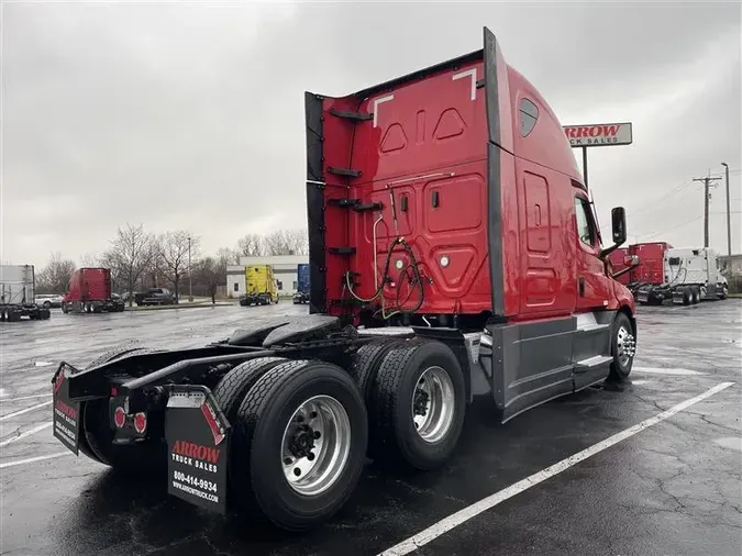 2021 FREIGHTLINER CA126