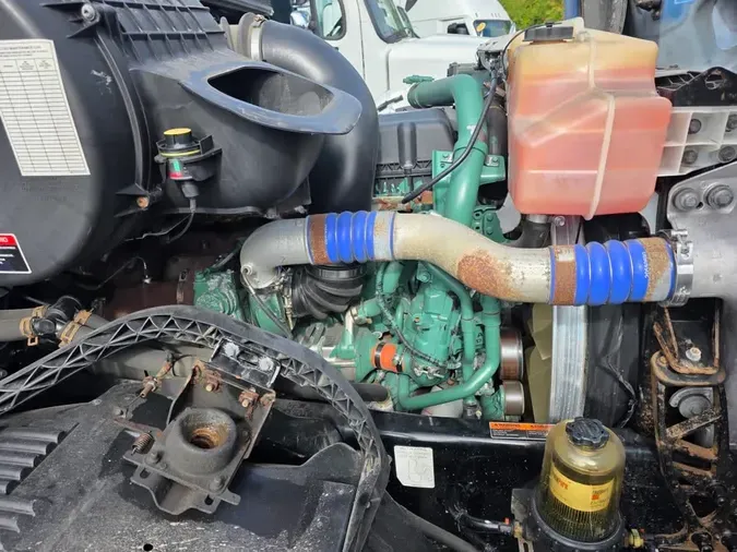 2018 VOLVO VNL64-300