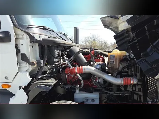 2021 INTERNATIONAL LT