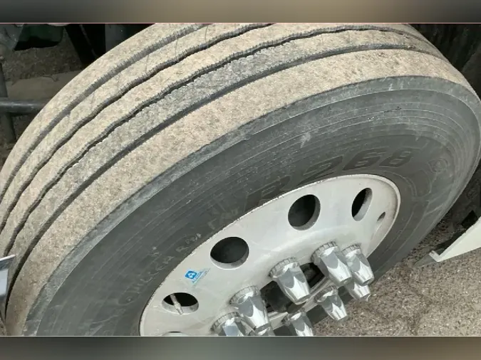 2021 VOLVO VNL64T760e6bcb698631d958afe9c4729d120d44e