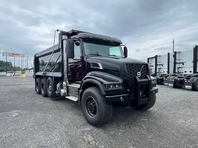 2025 VOLVO VHD84F300