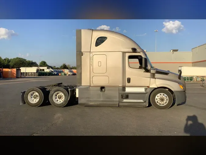 2022 Freightliner Cascadia 126