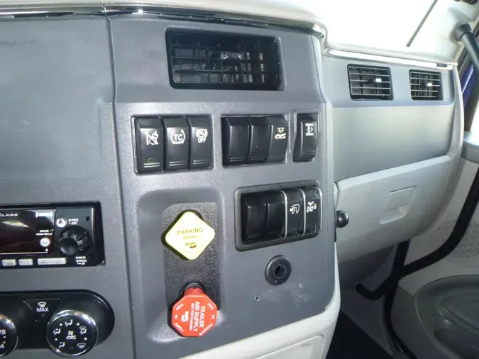 2022 Peterbilt 579