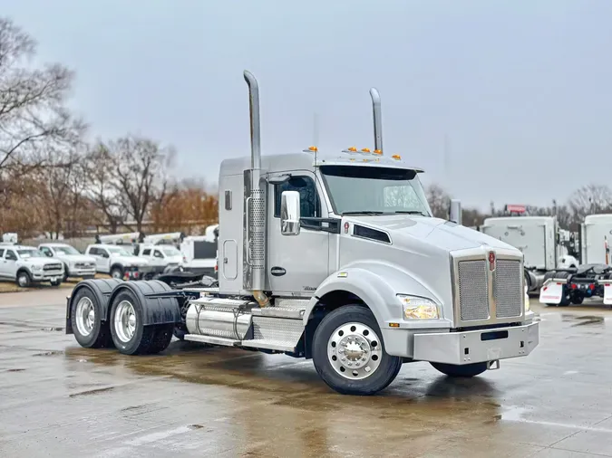 2021 KENWORTH T880