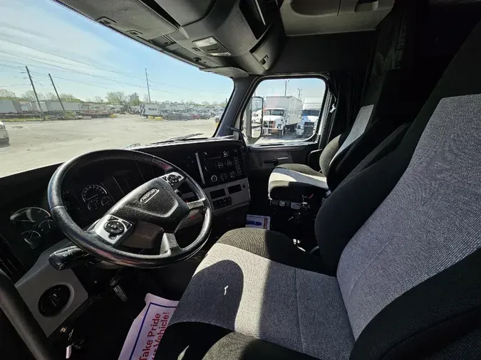 2020 FREIGHTLINER Cascadia 126