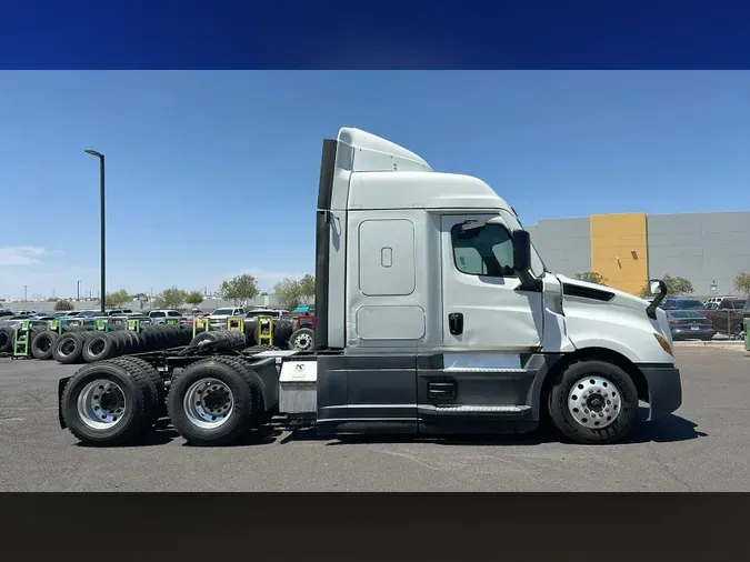 2021 Freightliner Cascadia 126