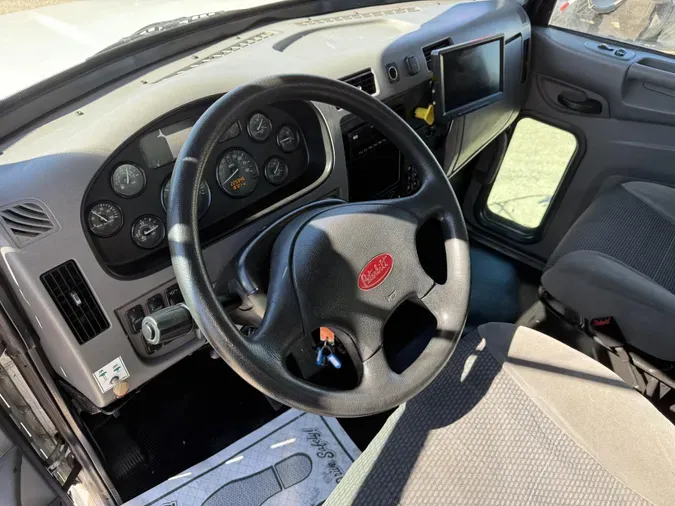 2017 Peterbilt 337